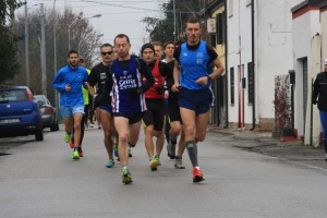 il gruppo dei primi al comando sulla destra il vincitore Emanuele Catozzi