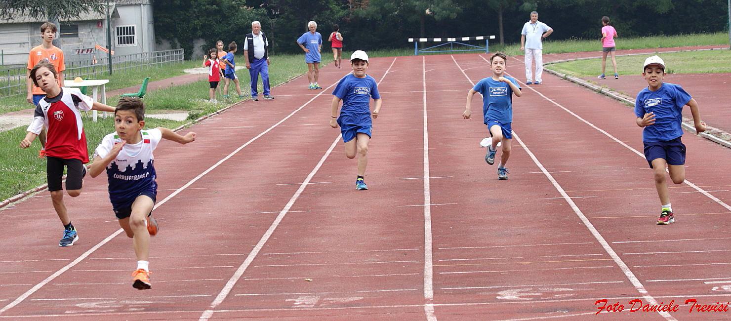 Giovani in pista al campo scuola di Ferrara